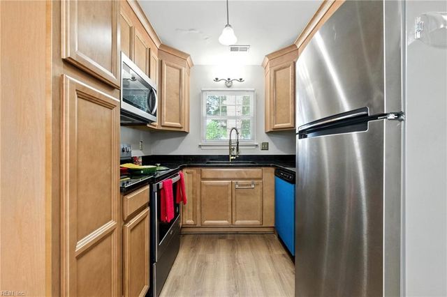 454 Hollomon DR, Hampton, VA 23666