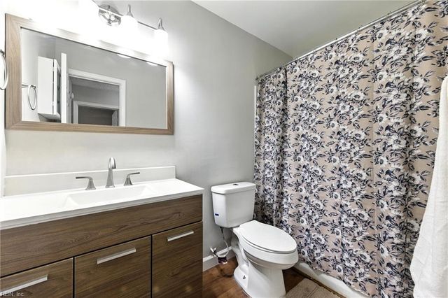 454 Hollomon DR, Hampton, VA 23666