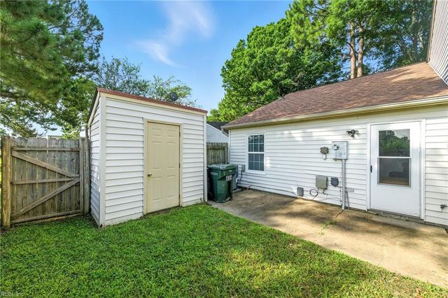 454 Hollomon DR, Hampton, VA 23666