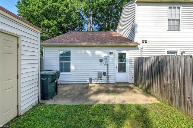 454 Hollomon DR, Hampton, VA 23666