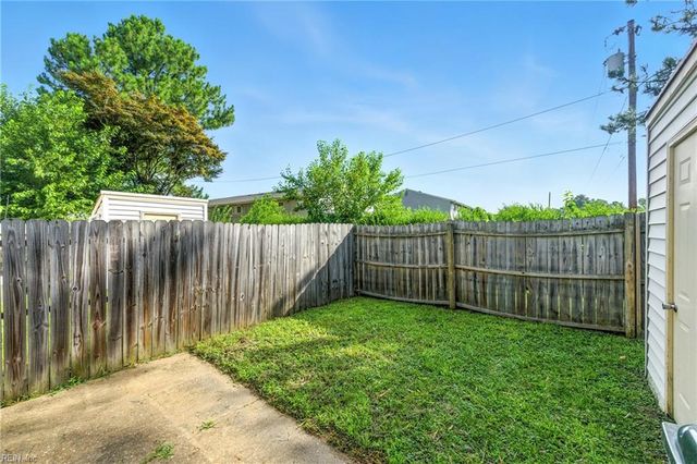 454 Hollomon DR, Hampton, VA 23666