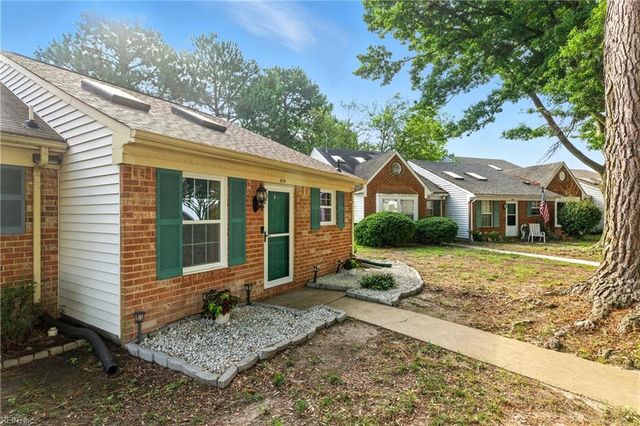 454 Hollomon DR, Hampton, VA 23666