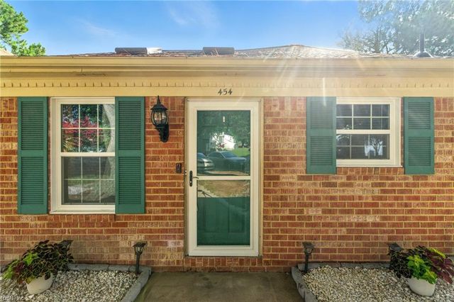 454 Hollomon DR, Hampton, VA 23666