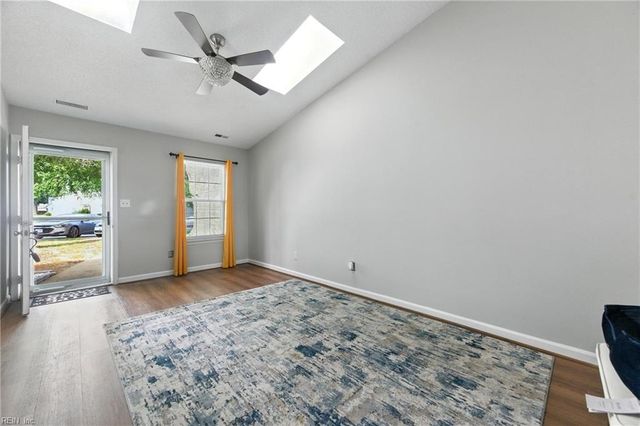 454 Hollomon DR, Hampton, VA 23666