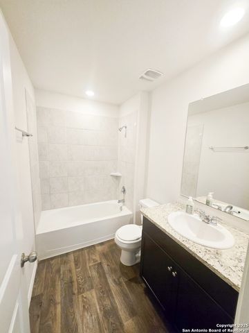 437 Middle Green, Floresville, TX 78114