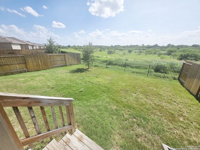 437 Middle Green, Floresville, TX 78114