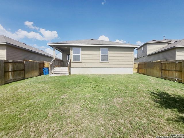 437 Middle Green, Floresville, TX 78114
