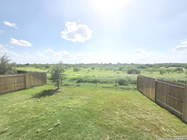 437 Middle Green, Floresville, TX 78114