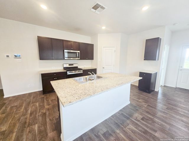 437 Middle Green, Floresville, TX 78114