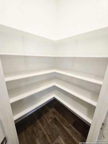 437 Middle Green, Floresville, TX 78114