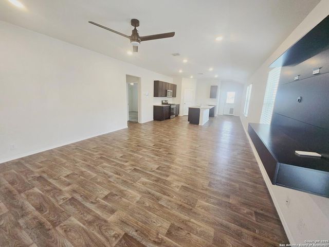 437 Middle Green, Floresville, TX 78114