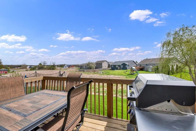 717 Drumlin COVE, Kewaskum, WI 53040
