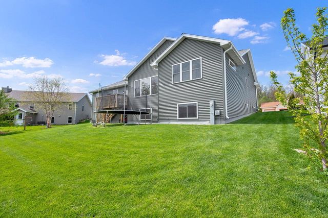 717 Drumlin COVE, Kewaskum, WI 53040