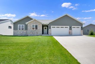 717 Drumlin COVE, Kewaskum, WI 53040