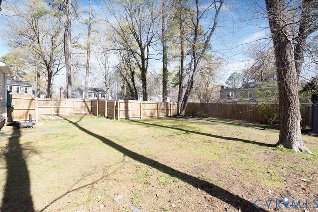 10656 Honey Tree Rd, North Chesterfield, VA 23235