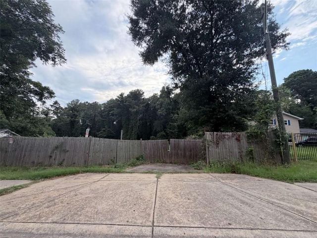 879 S Hairston Road S, Stone Mountain, GA 30088
