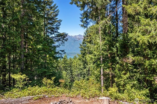 5154 N Lake Cushman Road, Hoodsport, WA 98548