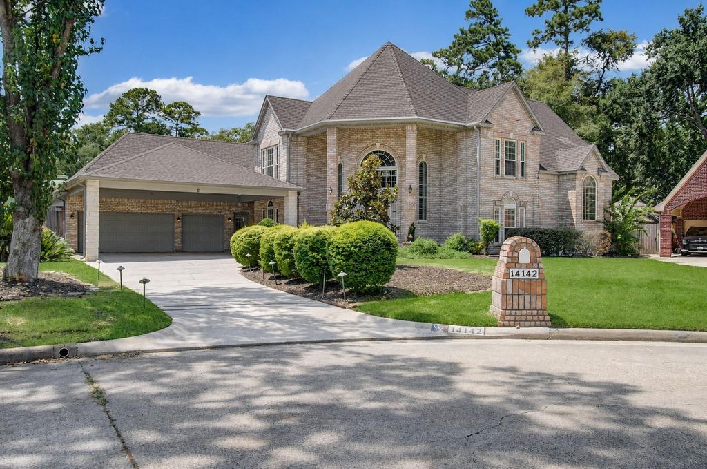 14142 Champion Village Drive, Houston, TX 77069