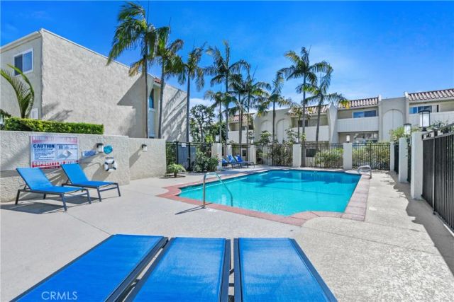 415 2nd St, Hermosa Beach, CA 90254