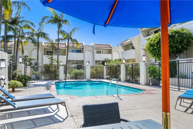 415 2nd St, Hermosa Beach, CA 90254