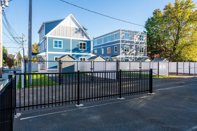 207 Clemente St., Holyoke, MA 01040