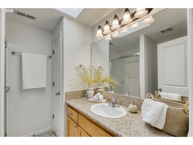 6842 N SEDRO St, Portland, OR 97203