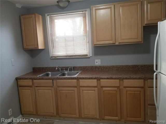 7343 GRANDMONT Avenue, Detroit, MI 48228