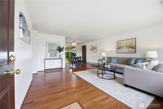 4713 N Island Drive, Bonney Lake, WA 98391