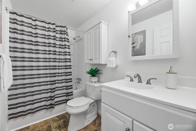 4713 N Island Drive, Bonney Lake, WA 98391