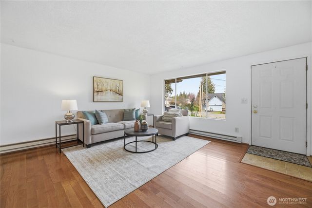 4713 N Island Drive, Bonney Lake, WA 98391