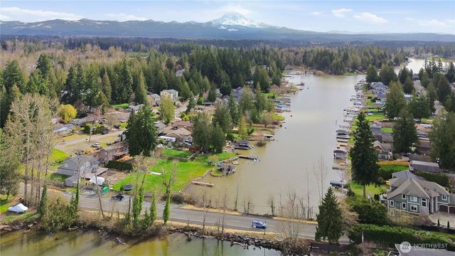 4713 N Island Drive, Bonney Lake, WA 98391