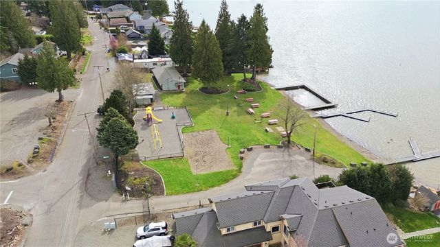 4713 N Island Drive, Bonney Lake, WA 98391