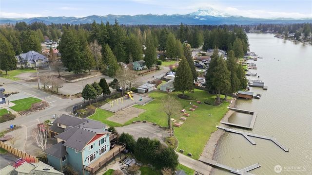 4713 N Island Drive, Bonney Lake, WA 98391