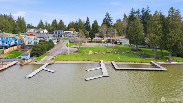 4713 N Island Drive, Bonney Lake, WA 98391