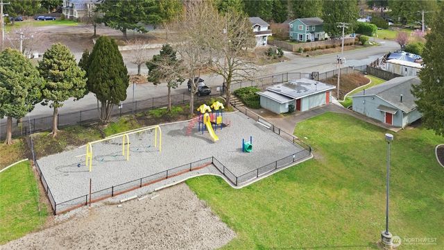 4713 N Island Drive, Bonney Lake, WA 98391