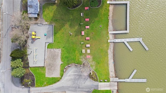 4713 N Island Drive, Bonney Lake, WA 98391