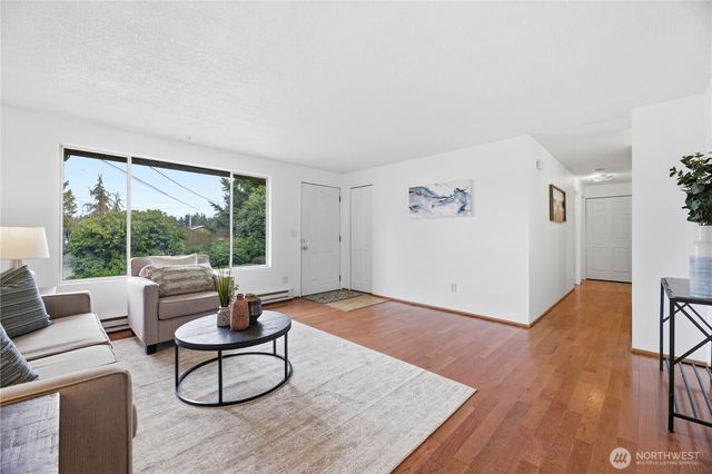 4713 N Island Drive, Bonney Lake, WA 98391