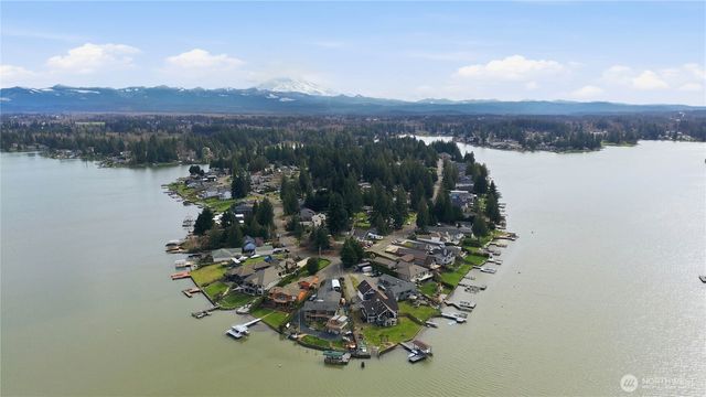 4713 N Island Drive, Bonney Lake, WA 98391