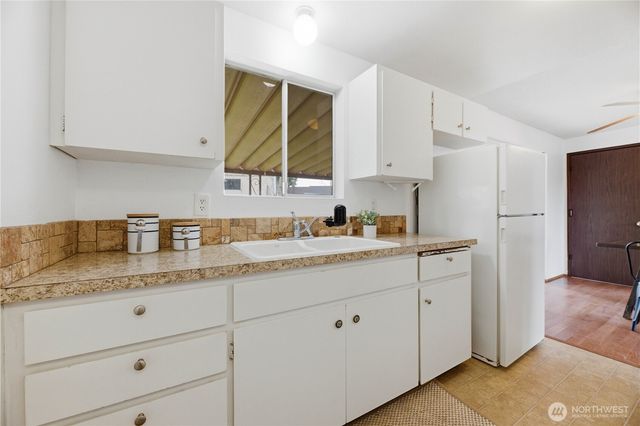 4713 N Island Drive, Bonney Lake, WA 98391