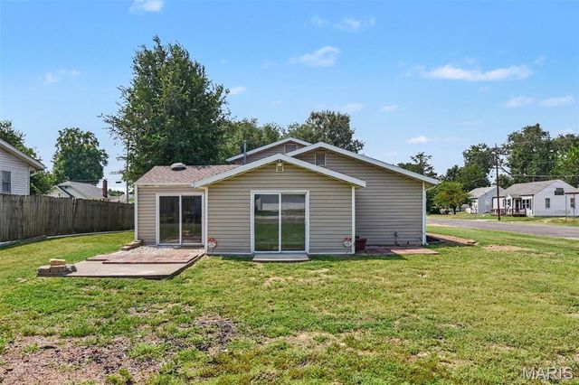 417 Young Avenue, Dupo, IL 62239