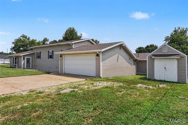 417 Young Avenue, Dupo, IL 62239