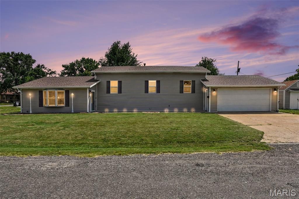 417 Young Avenue, Dupo, IL 62239