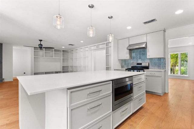 512 Orchard Drive, Lake Charles, LA 70605