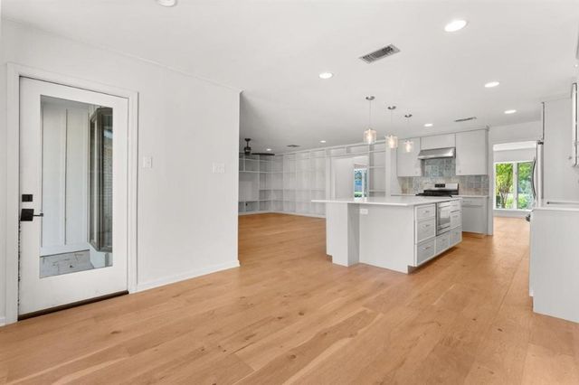 512 Orchard Drive, Lake Charles, LA 70605