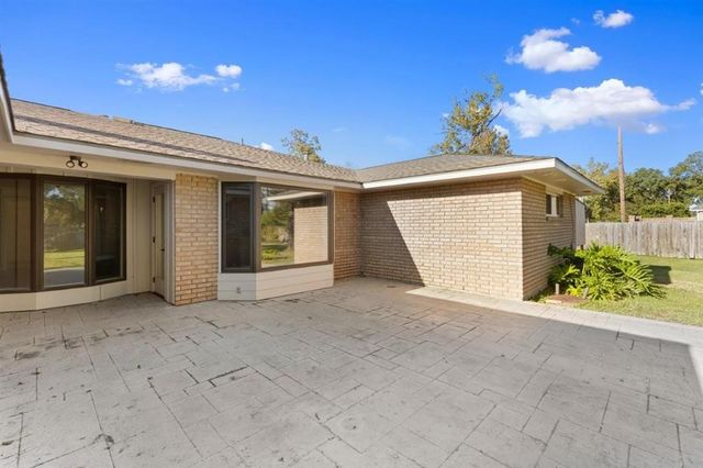 512 Orchard Drive, Lake Charles, LA 70605