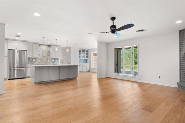 512 Orchard Drive, Lake Charles, LA 70605