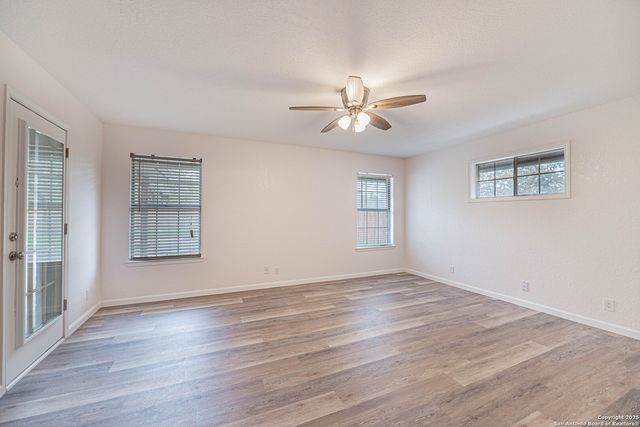 380 Bear Ridge, La Vernia, TX 78121