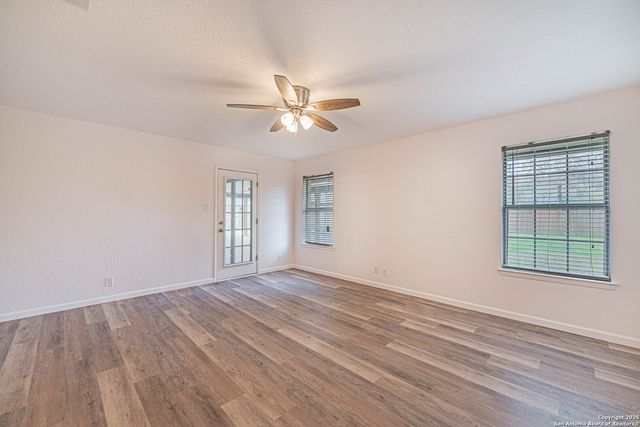 380 Bear Ridge, La Vernia, TX 78121