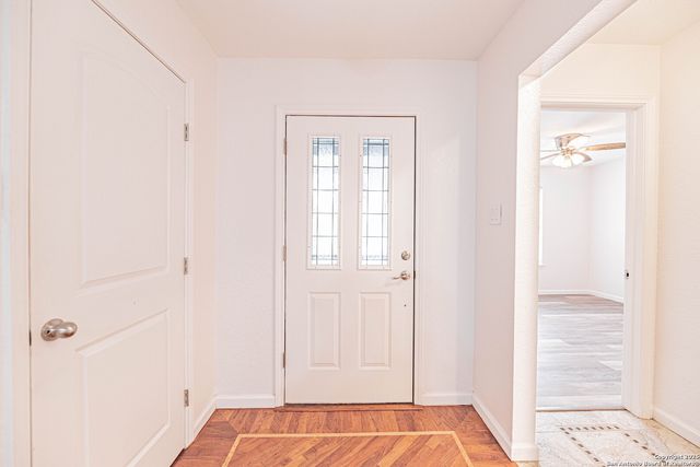 380 Bear Ridge, La Vernia, TX 78121