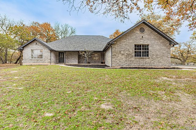 380 Bear Ridge, La Vernia, TX 78121
